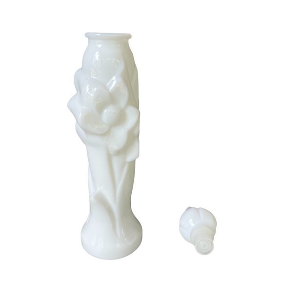 Avon White Floral Bud Vase Perfume Bottle - Picture 4 of 10